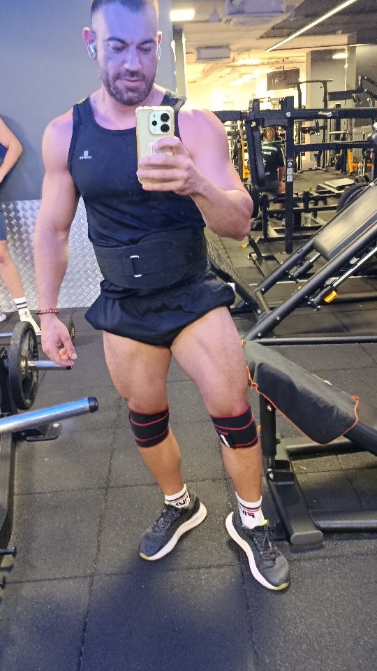 Carlos Ruiz entrenando en el gimnasio